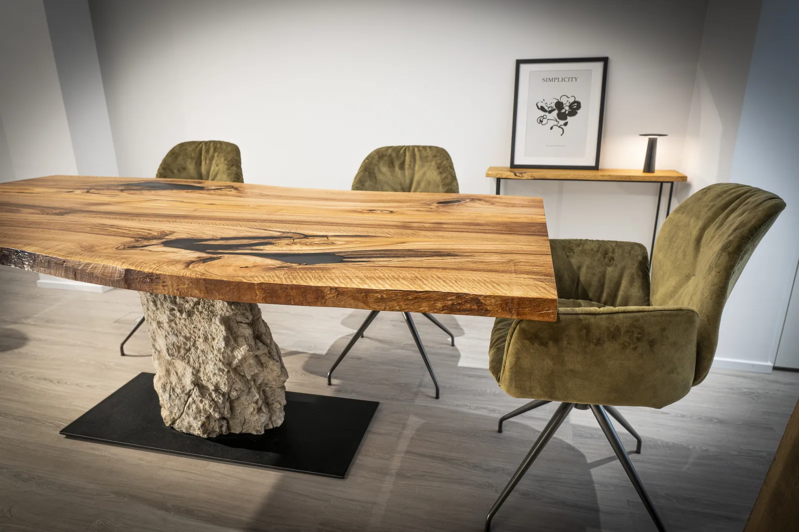 Massivholztisch-Unikat von Hermann Holz aus Schweizer Holz.